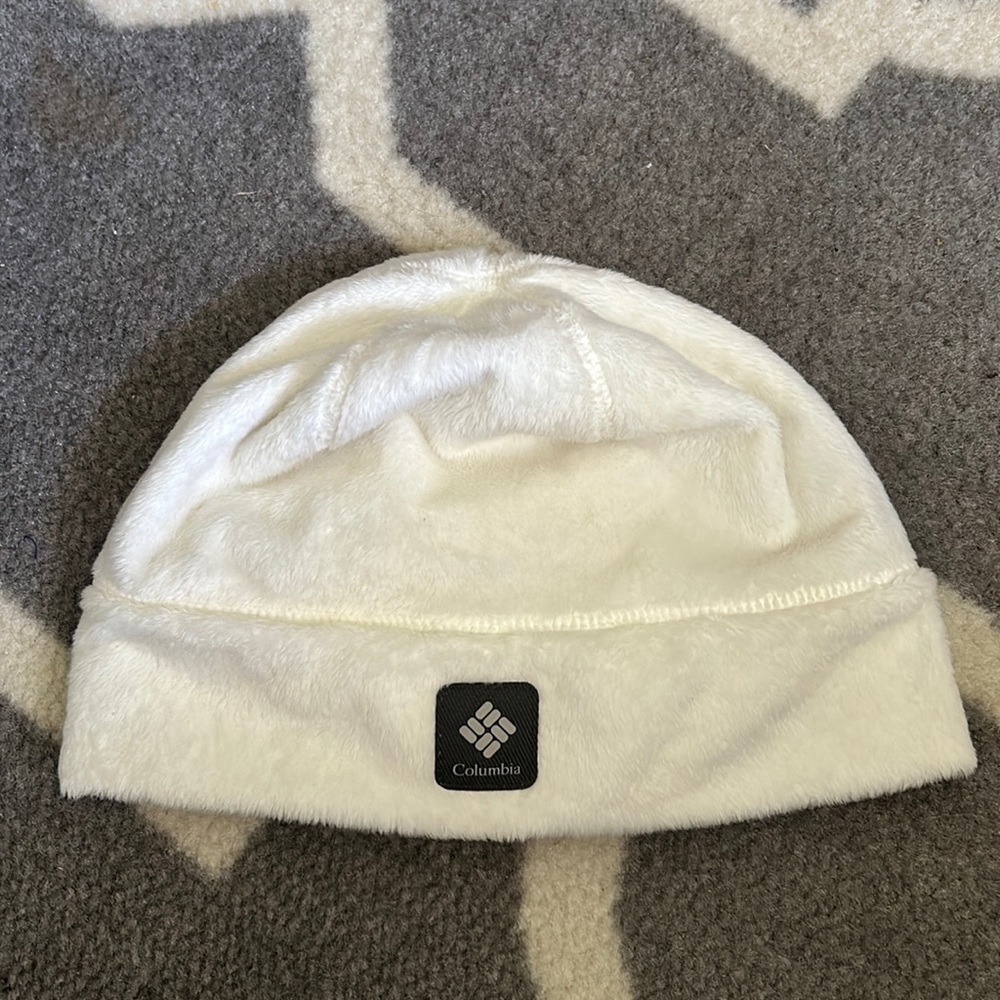 Columbia white snow hat